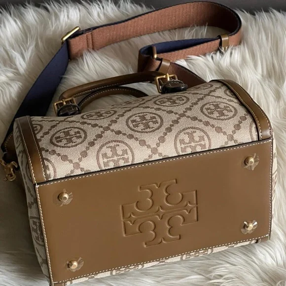 💰SOLD - 83970 - Tory Burch Monogram Jacquard Barrel Bag - Picture 7 of 16
